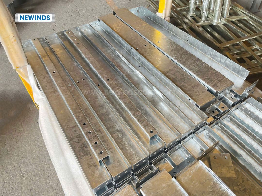 Hot-dip galvanised steel parts