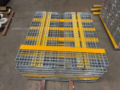 Galvanised steel gratings